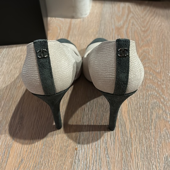 Chanel Cap Toe Pumps - Picture 3 of 7